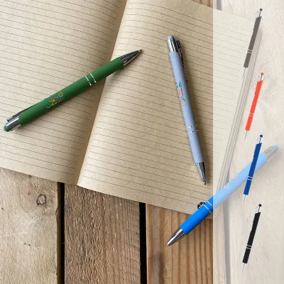 Stylo stylet coté clip toucher doux