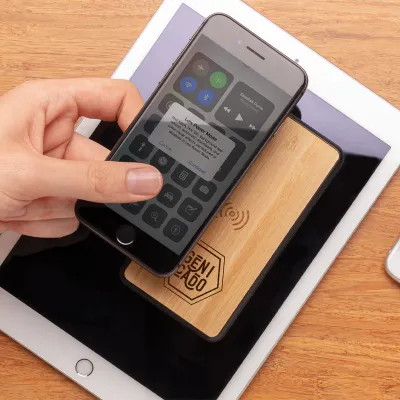 Batterie de secours en plastique recyclé et bambou