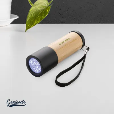 Lampe torche en bambou et plastique recyclé RCS