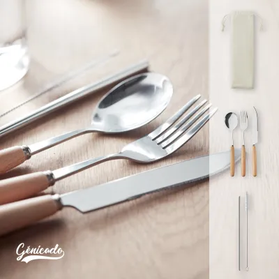 Set de couverts en acier inoxydable manche en bois