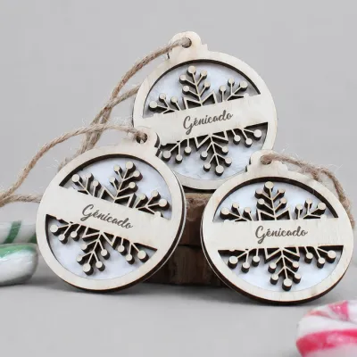 Boule de Noël en bois avec graines à planter