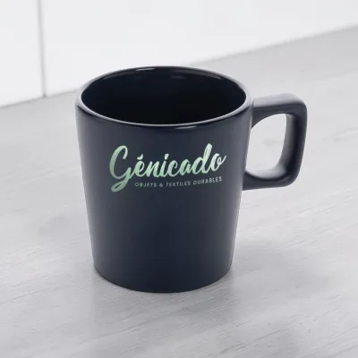 Mug céramique au design moderne