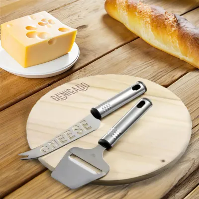 Plateau à fromage avec couteau et raclette