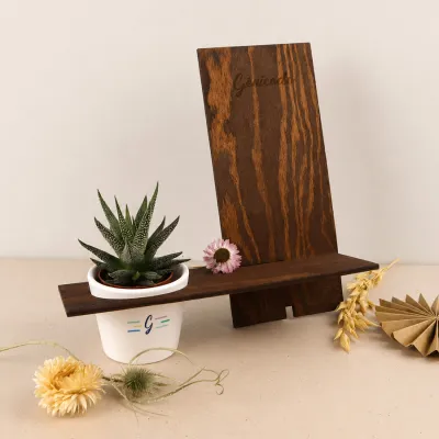 Support téléphone bois de pin avec plante