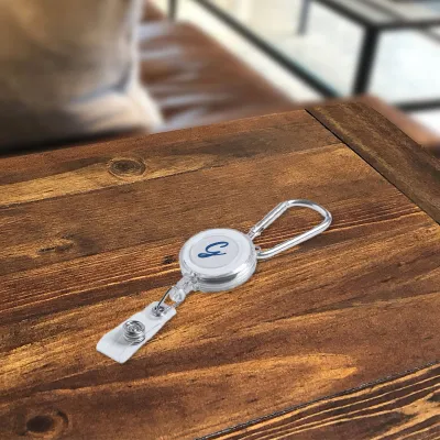 Porte-badge avec enrouleur