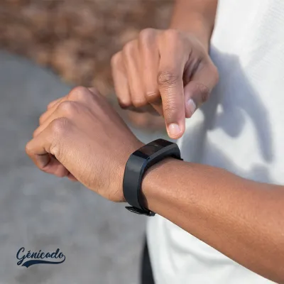 Montre Sense Fit avec fréquence cardiaque en TPU recyclé RCS