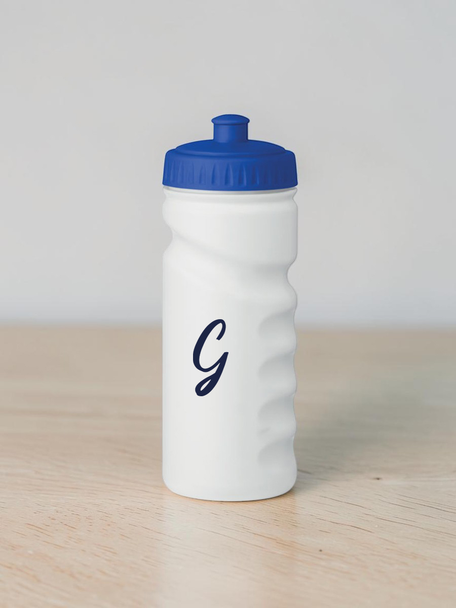 Gourde de sport personnalisable 500 ml avec bouchon bleu en situation