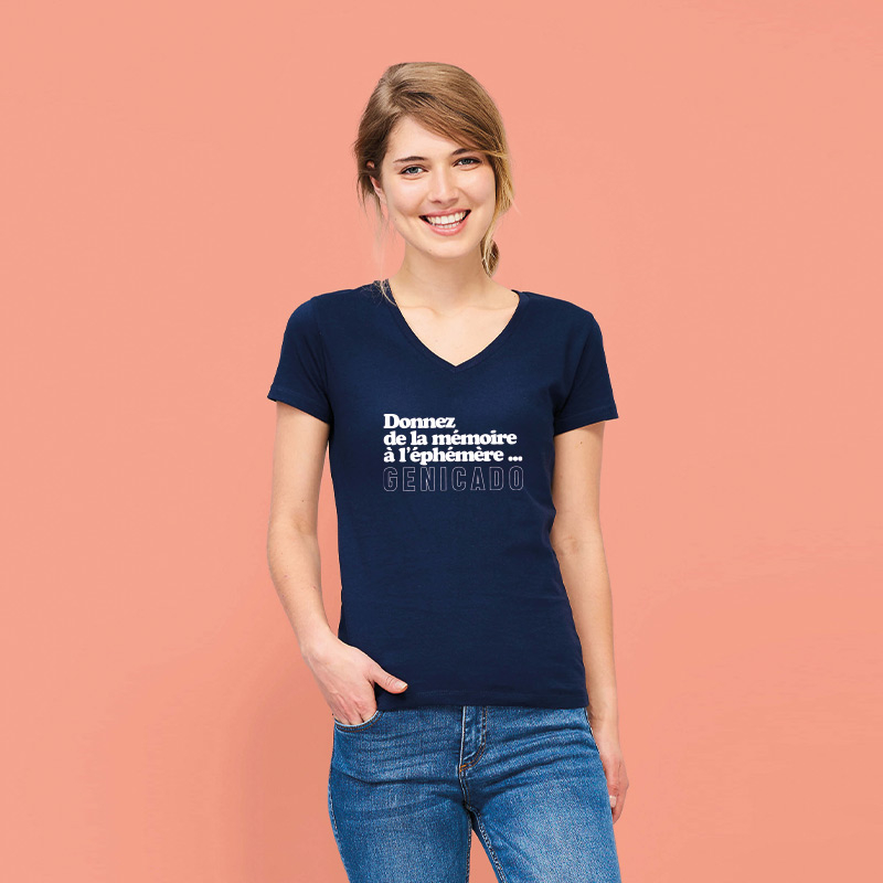 T-shirt publicitaire pour femme avec un col V