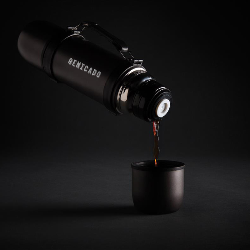 Bouteille isotherme + 2 tasses