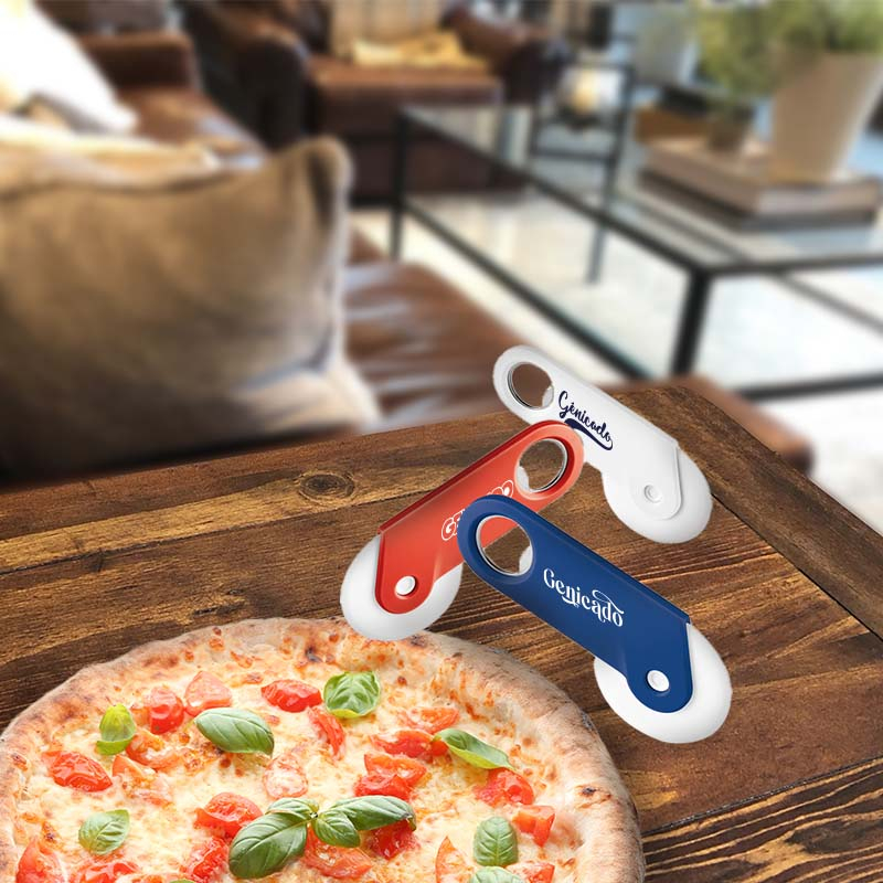 Roulette à pizza avec décapsuleur